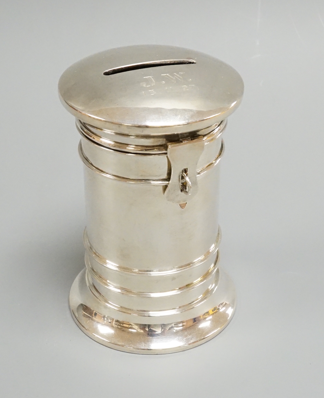 A George V silver 'postbox' money box, with associated? padlock, no key, Robert Pringle & Sons, London, 1926, height 10.2cm.